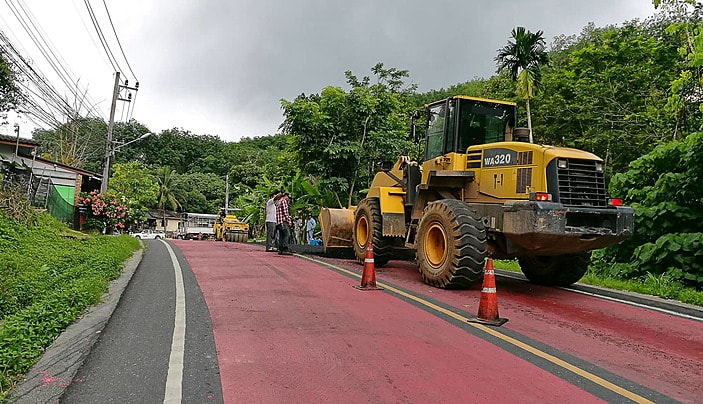 pngtree-construction-equipment-wheel-loader-during-road-works-machine-paving-gravel-photo-photo-image_30898038