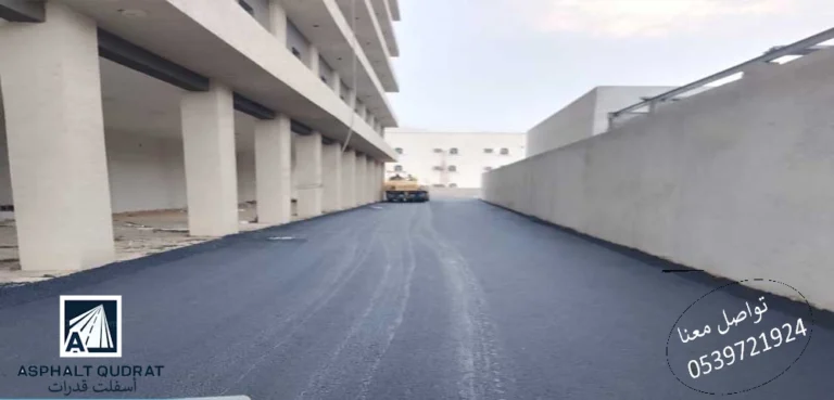أعمال رصف الطرق بالطائف